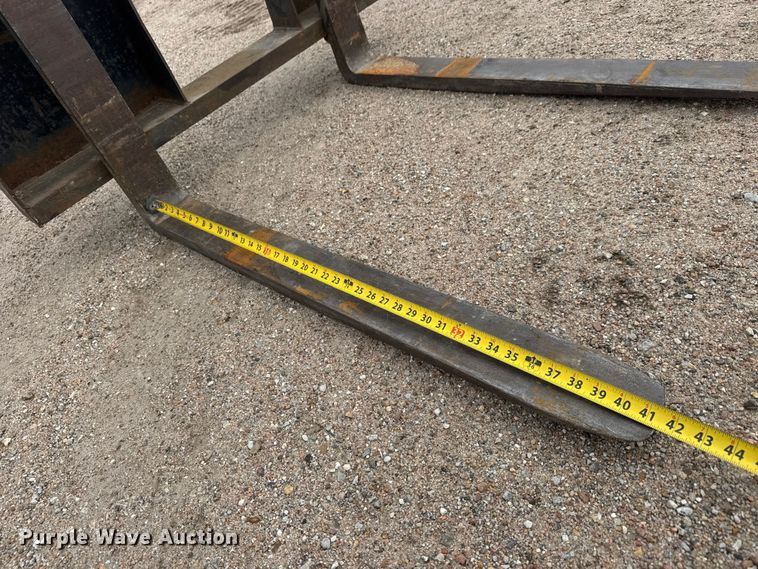 image for item EM8384 2008 Case 445 skid steer loader