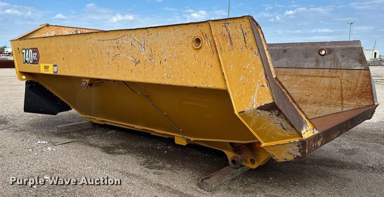 image for item EM8385 Caterpillar 740GC haul truck bed