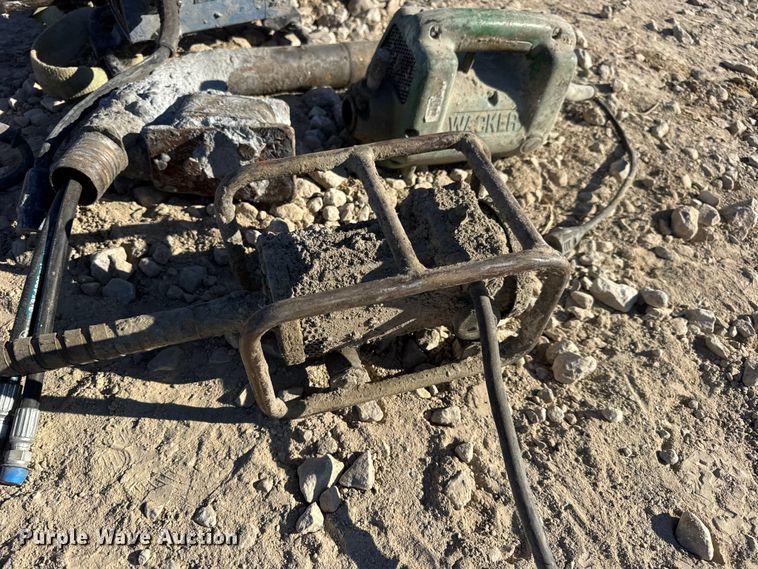 image for item EN0513 Concrete vibrators