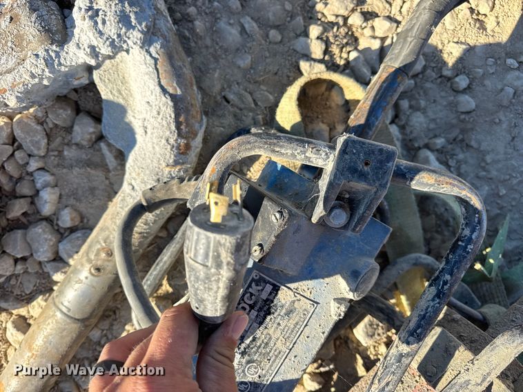 image for item EN0513 Concrete vibrators