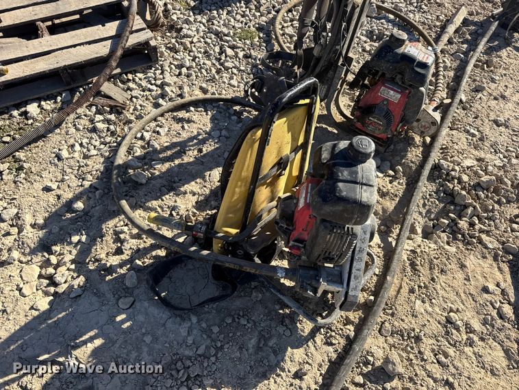 image for item EN0513 Concrete vibrators