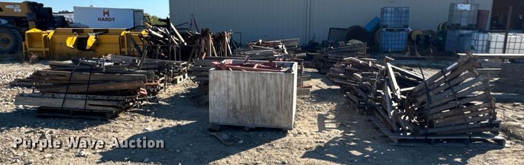 image for item EN0514 Approximately 250 bridge overhang brackets