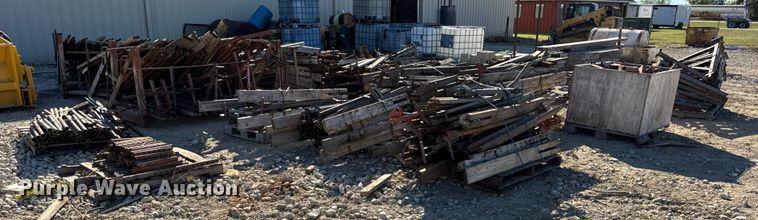 image for item EN0514 Approximately 250 bridge overhang brackets