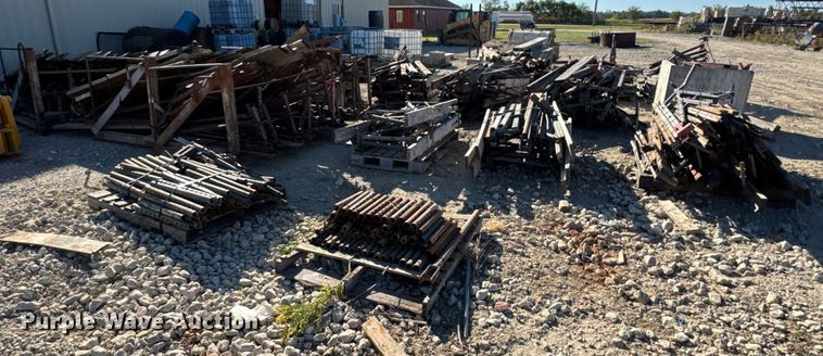 image for item EN0514 Approximately 250 bridge overhang brackets