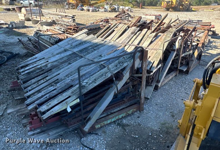 image for item EN0514 Approximately 250 bridge overhang brackets