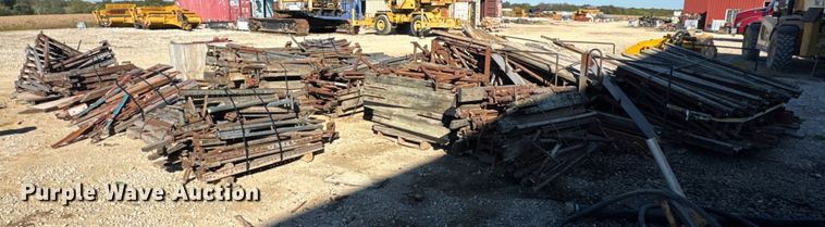 image for item EN0514 Approximately 250 bridge overhang brackets