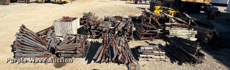 image for item EN0514 Approximately 250 bridge overhang brackets