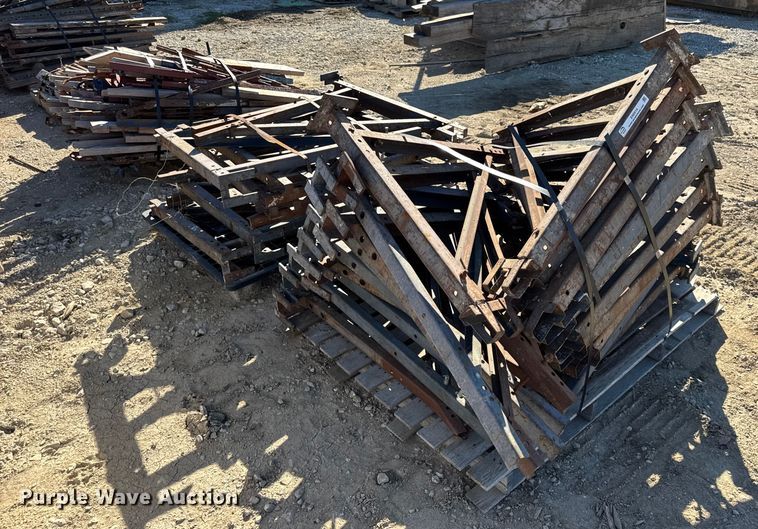 image for item EN0514 Approximately 250 bridge overhang brackets