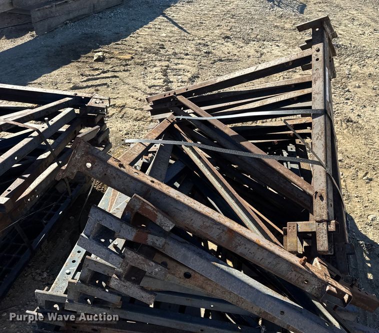 image for item EN0514 Approximately 250 bridge overhang brackets