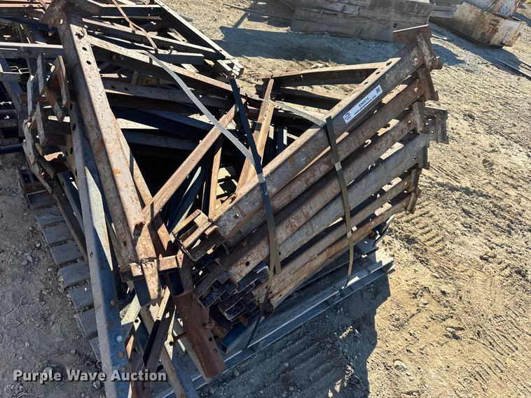 image for item EN0514 Approximately 250 bridge overhang brackets