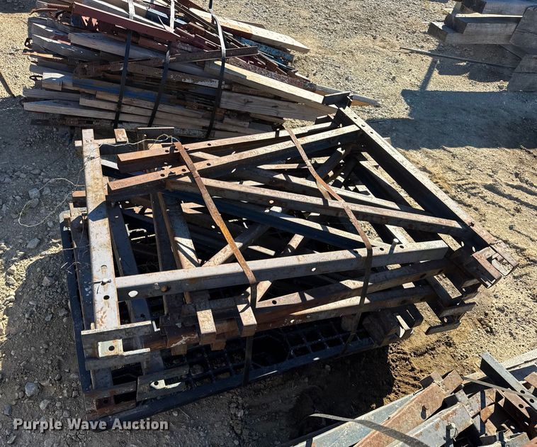 image for item EN0514 Approximately 250 bridge overhang brackets