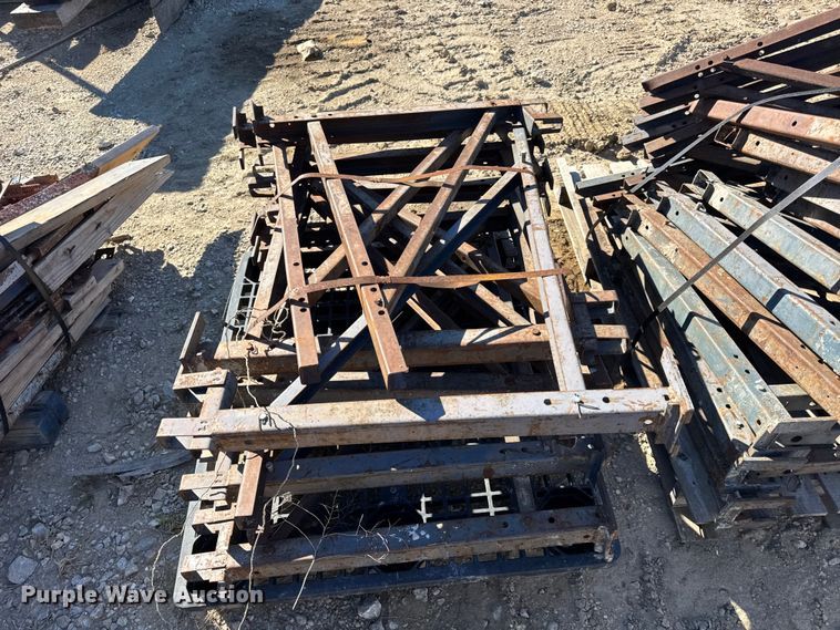 image for item EN0514 Approximately 250 bridge overhang brackets