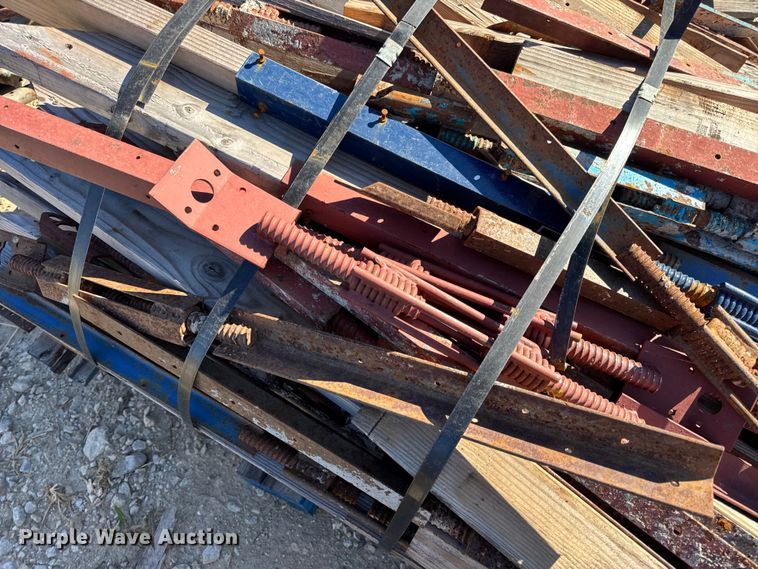 image for item EN0514 Approximately 250 bridge overhang brackets