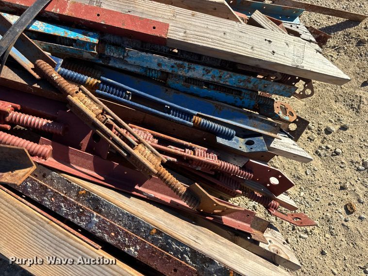 image for item EN0514 Approximately 250 bridge overhang brackets