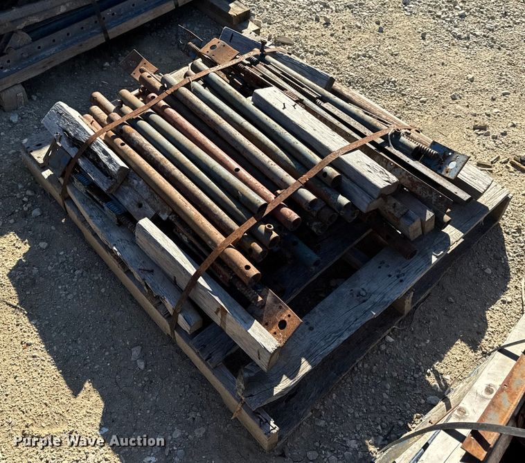 image for item EN0514 Approximately 250 bridge overhang brackets