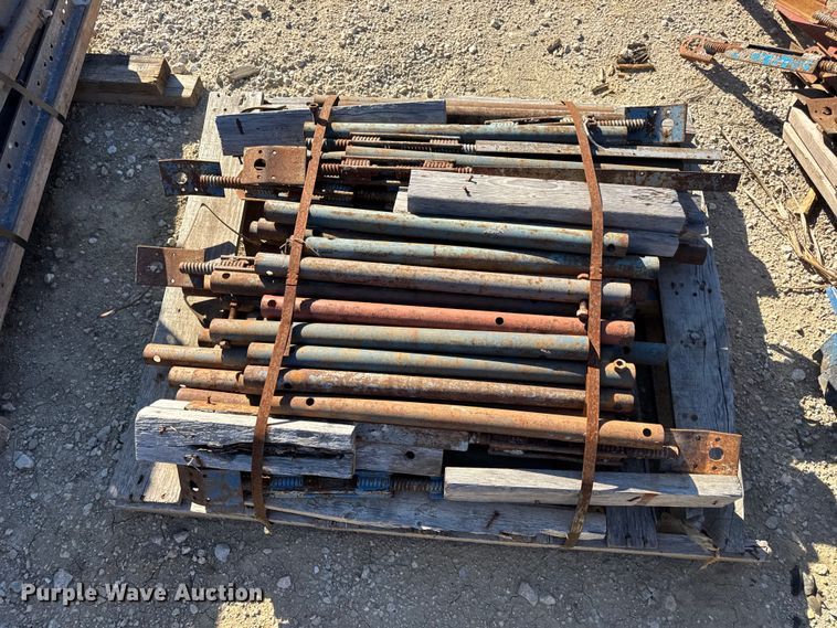 image for item EN0514 Approximately 250 bridge overhang brackets