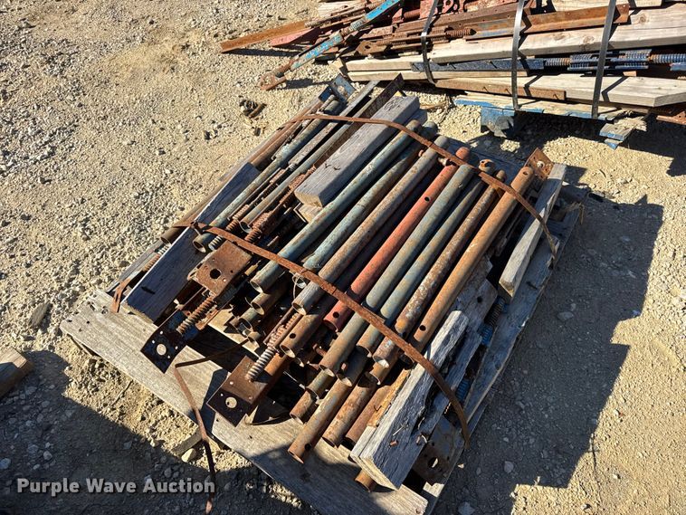 image for item EN0514 Approximately 250 bridge overhang brackets