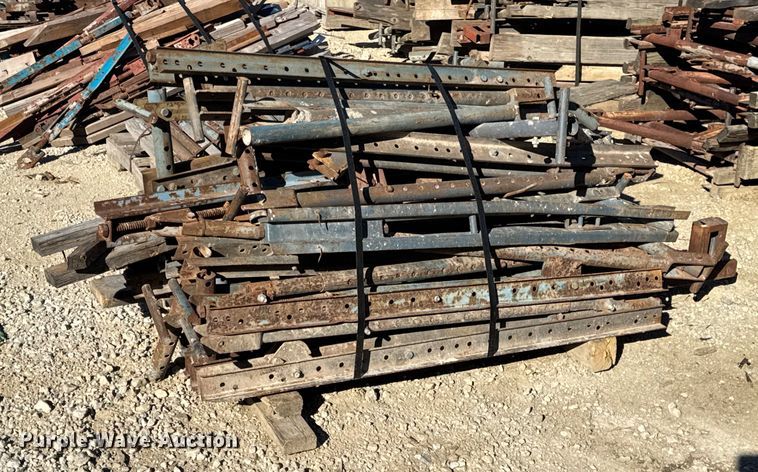 image for item EN0514 Approximately 250 bridge overhang brackets