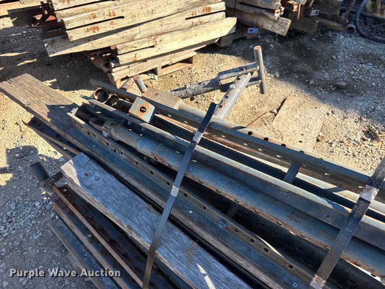 image for item EN0514 Approximately 250 bridge overhang brackets