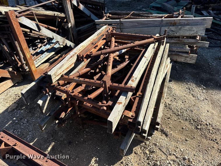 image for item EN0514 Approximately 250 bridge overhang brackets