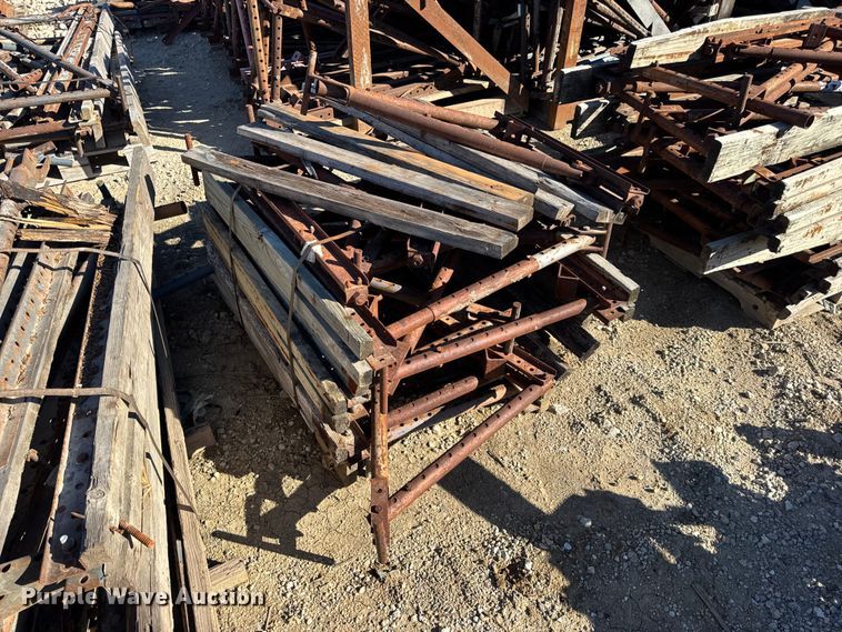 image for item EN0514 Approximately 250 bridge overhang brackets