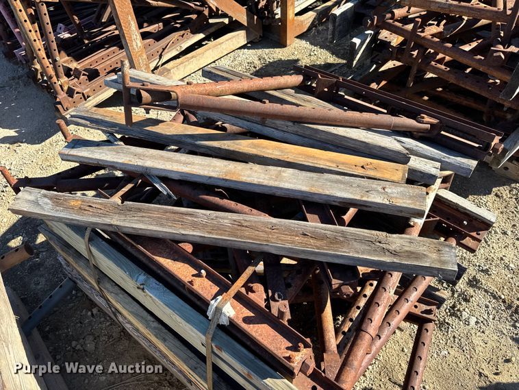 image for item EN0514 Approximately 250 bridge overhang brackets