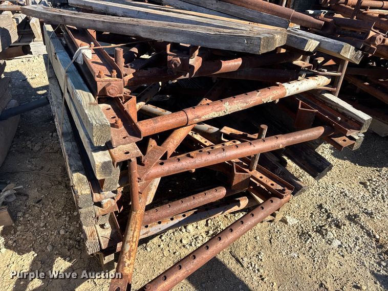 image for item EN0514 Approximately 250 bridge overhang brackets