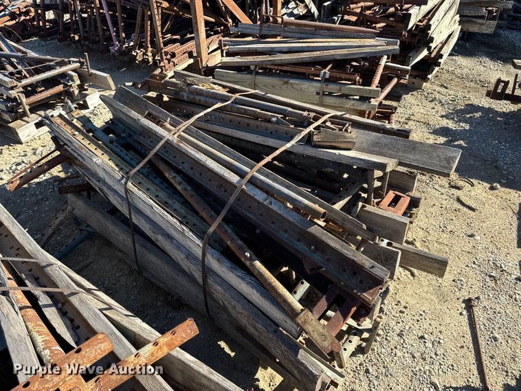 image for item EN0514 Approximately 250 bridge overhang brackets