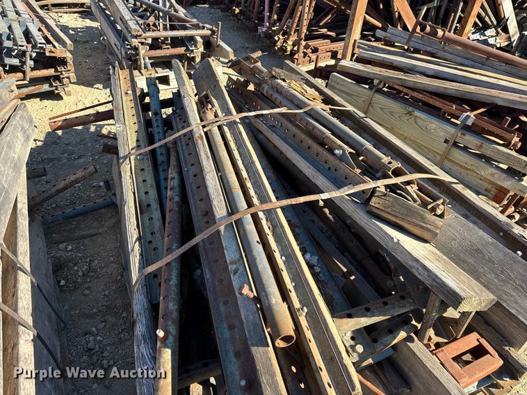 image for item EN0514 Approximately 250 bridge overhang brackets