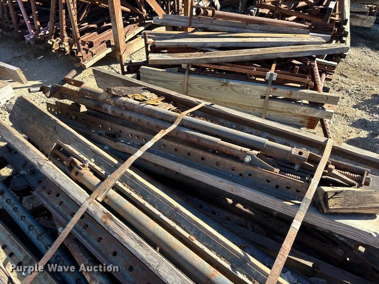 image for item EN0514 Approximately 250 bridge overhang brackets