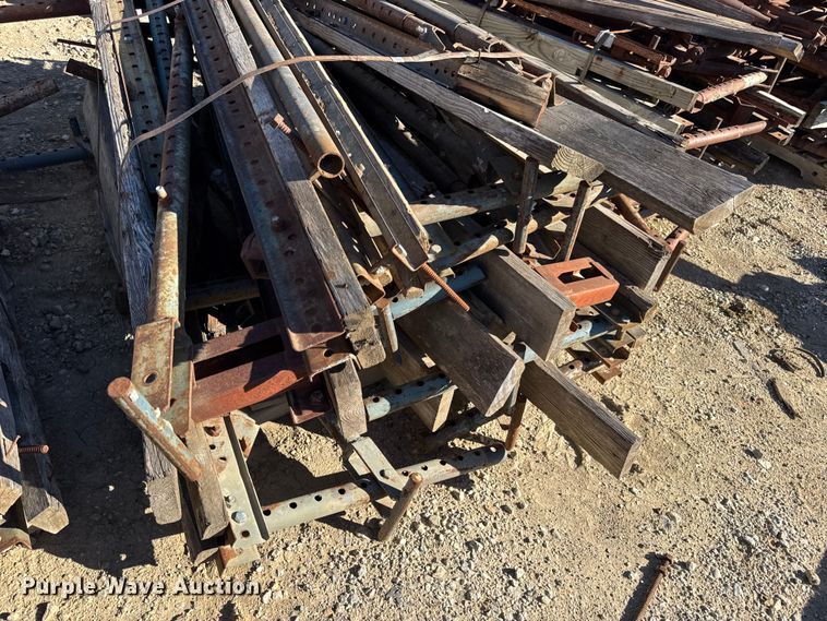 image for item EN0514 Approximately 250 bridge overhang brackets