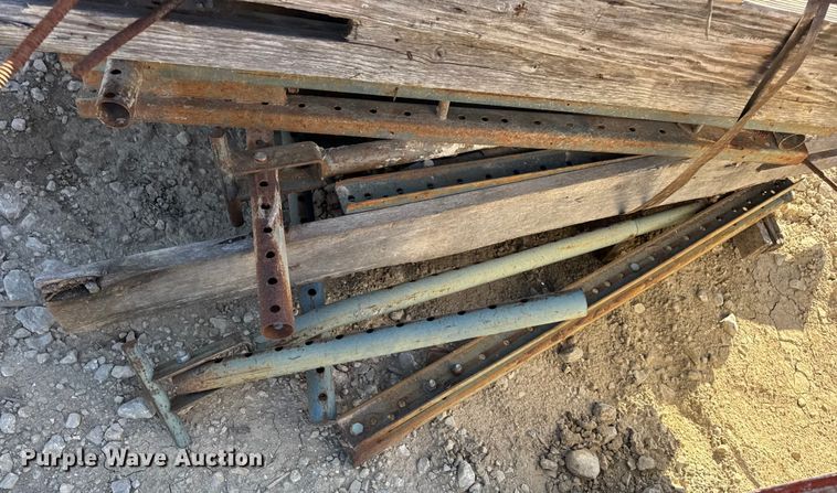 image for item EN0514 Approximately 250 bridge overhang brackets