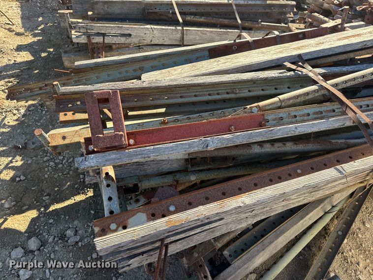 image for item EN0514 Approximately 250 bridge overhang brackets