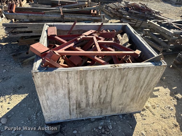 image for item EN0514 Approximately 250 bridge overhang brackets