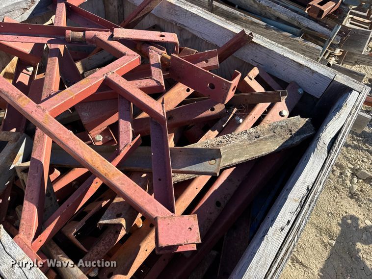 image for item EN0514 Approximately 250 bridge overhang brackets