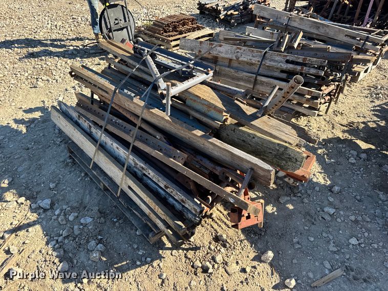 image for item EN0514 Approximately 250 bridge overhang brackets