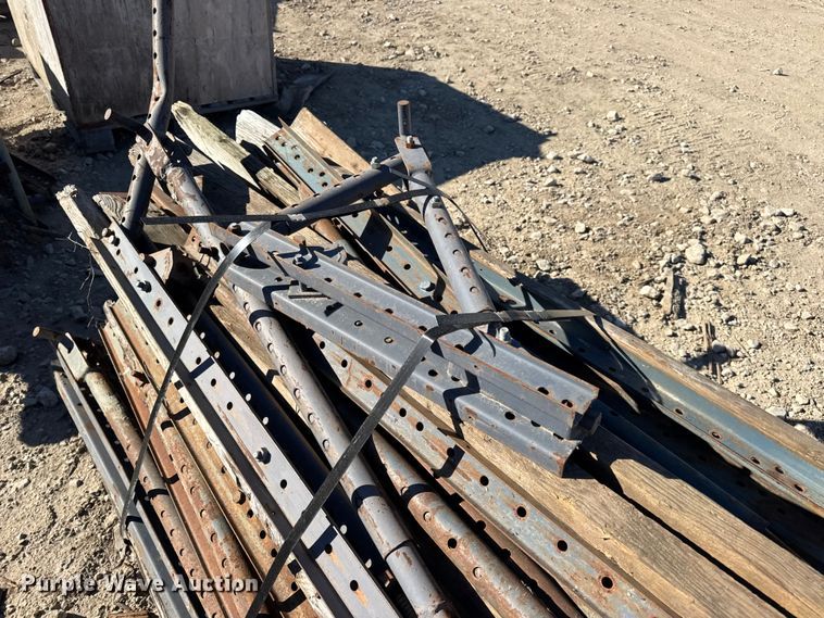 image for item EN0514 Approximately 250 bridge overhang brackets