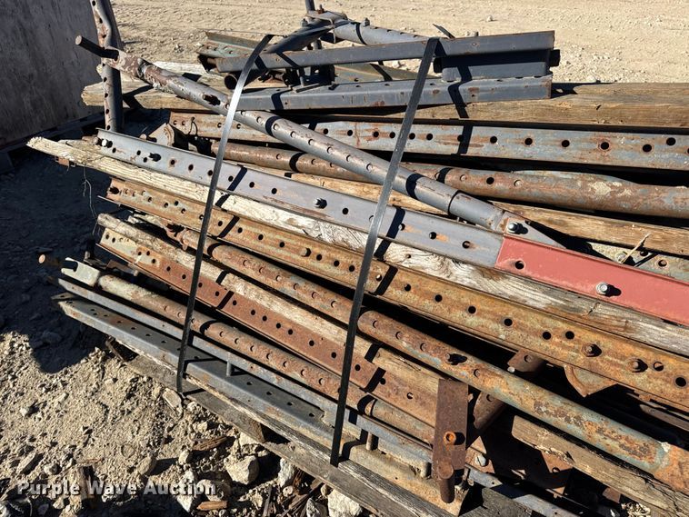 image for item EN0514 Approximately 250 bridge overhang brackets