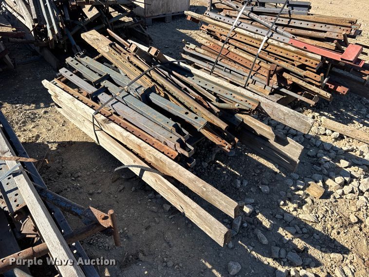 image for item EN0514 Approximately 250 bridge overhang brackets