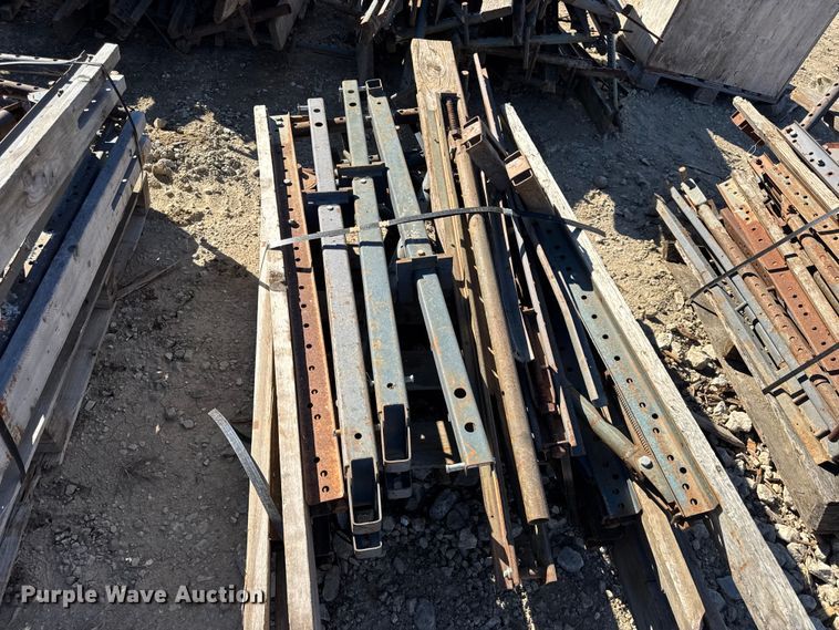 image for item EN0514 Approximately 250 bridge overhang brackets