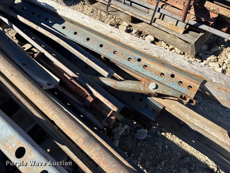 image for item EN0514 Approximately 250 bridge overhang brackets