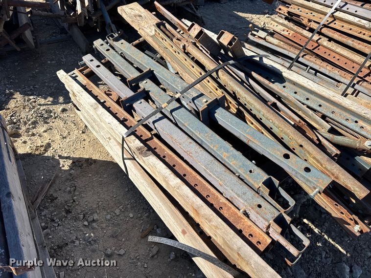 image for item EN0514 Approximately 250 bridge overhang brackets