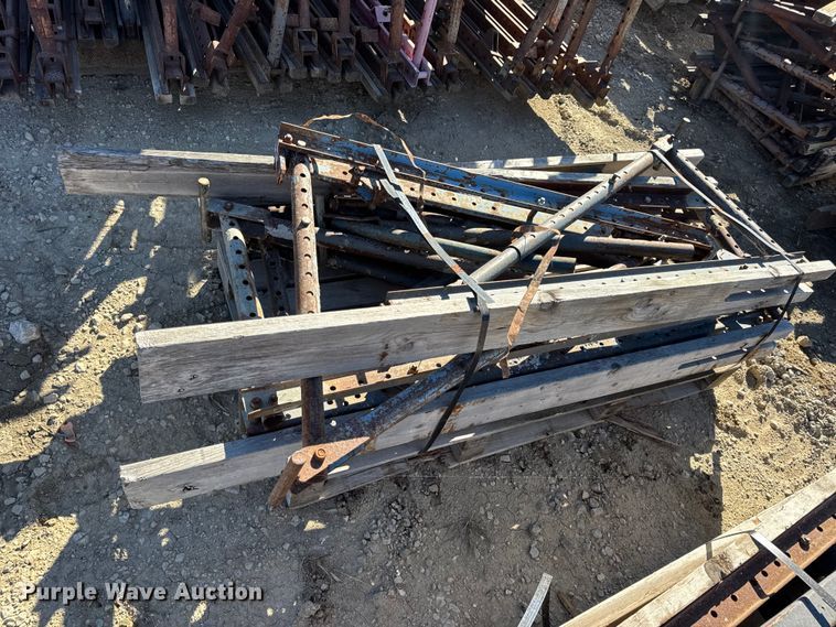 image for item EN0514 Approximately 250 bridge overhang brackets