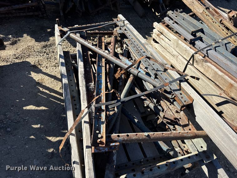 image for item EN0514 Approximately 250 bridge overhang brackets