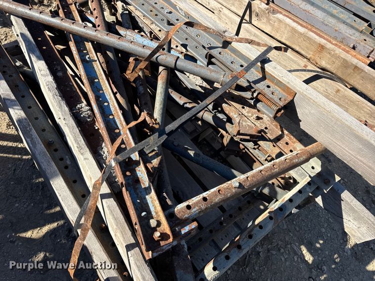 image for item EN0514 Approximately 250 bridge overhang brackets