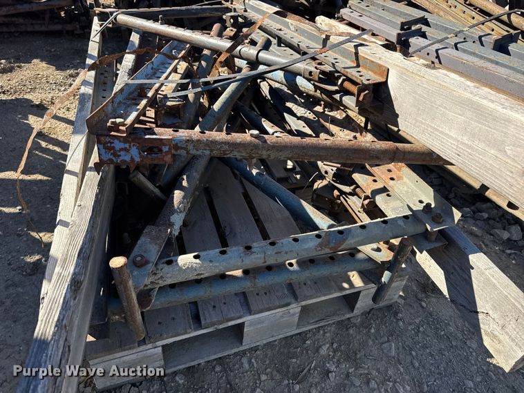 image for item EN0514 Approximately 250 bridge overhang brackets