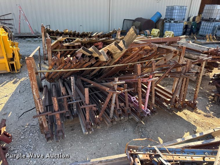 image for item EN0514 Approximately 250 bridge overhang brackets