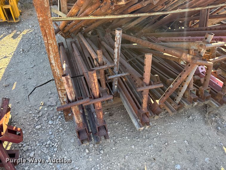 image for item EN0514 Approximately 250 bridge overhang brackets