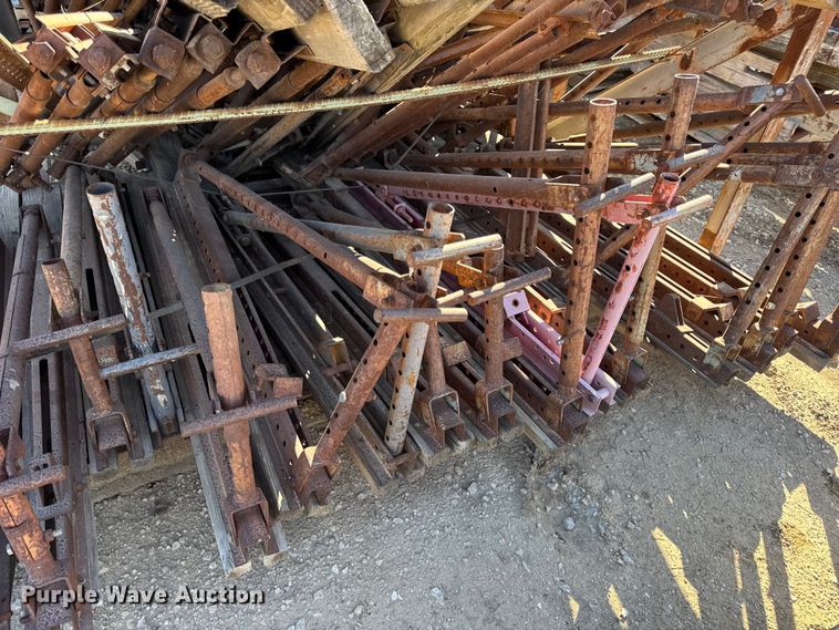 image for item EN0514 Approximately 250 bridge overhang brackets