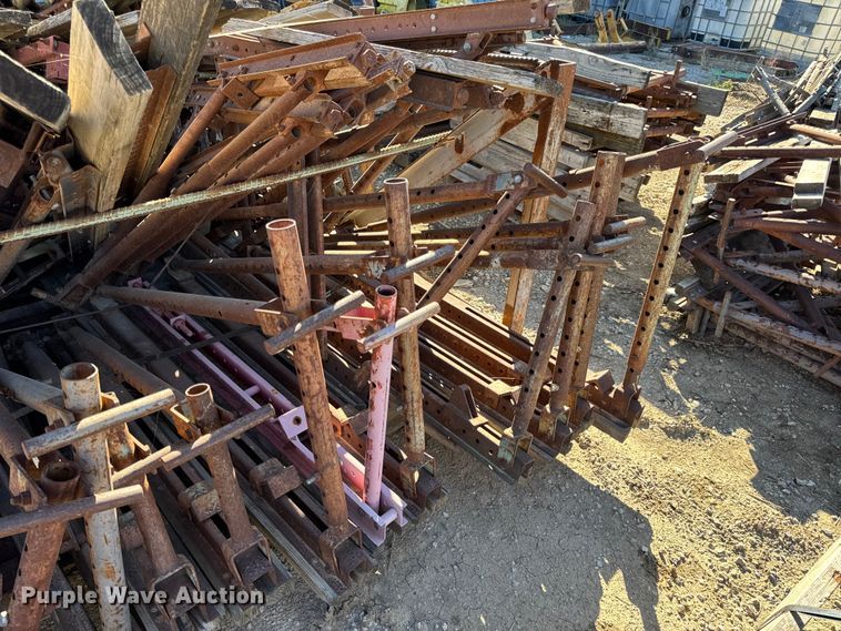 image for item EN0514 Approximately 250 bridge overhang brackets